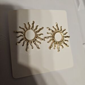 SHEIN Gold Sunburst Stud Earrings